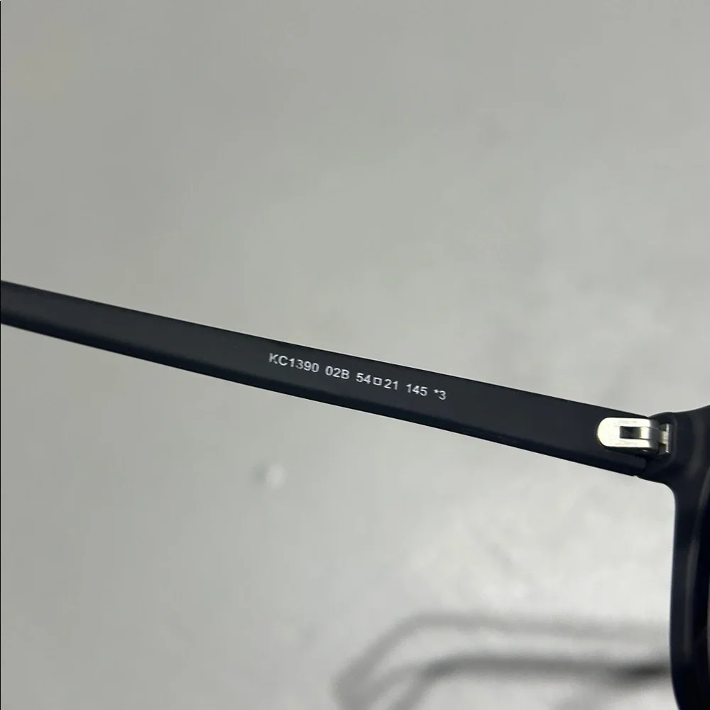 (NEW) Kenneth Cole Reaction Black Sunglasses